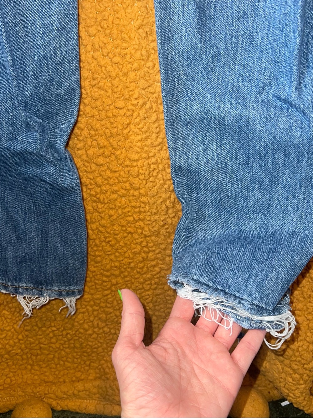 Levi’s Distressed ‘94 Baggy Jeans in Medium Blue Denim - Picture 8 of 8